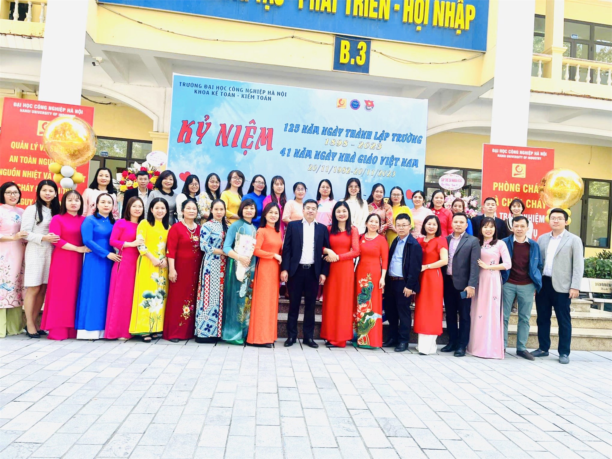 Buổi lễ kỷ niệm 125 năm thành lập trường Đại học Công Nghiệp Hà Nội và chào mừng nhà Nhà giáo Việt Nam với cầu truyền hình trực tiếp từ hội trường Nhà A11 tại đơn vị Khoa Kế toán Kiểm toán ngày 18/11/2023