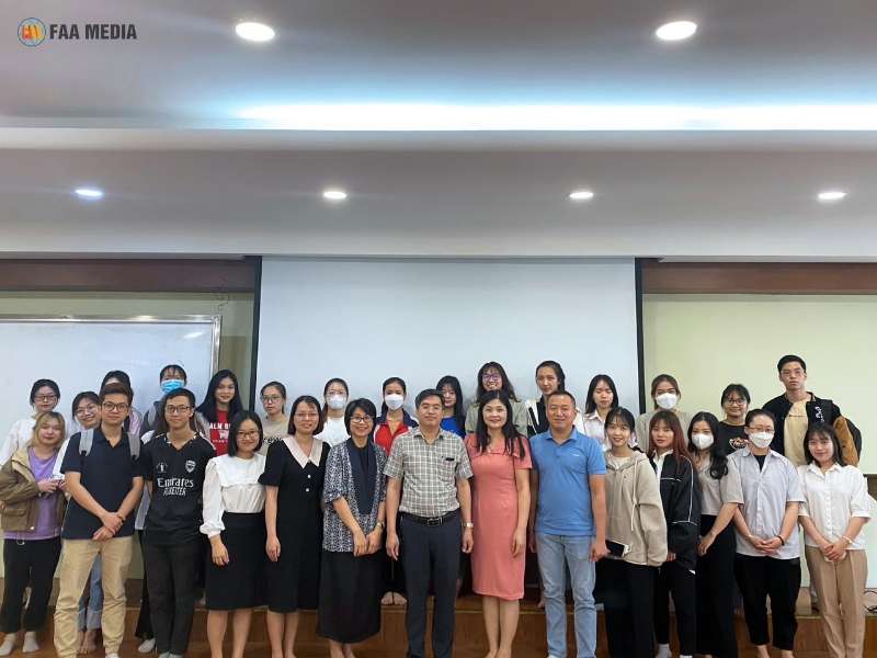 Buổi gặp mặt và trao đổi trực tiếp giữa tổ chức ACCA Việt Nam với sinh viên khoa Kế toán - Kiểm toán về việc tổ chức ôn và thi các học phần thuộc chương trình đào tạo ngành Kế toán và thi chứng chỉ quốc tế